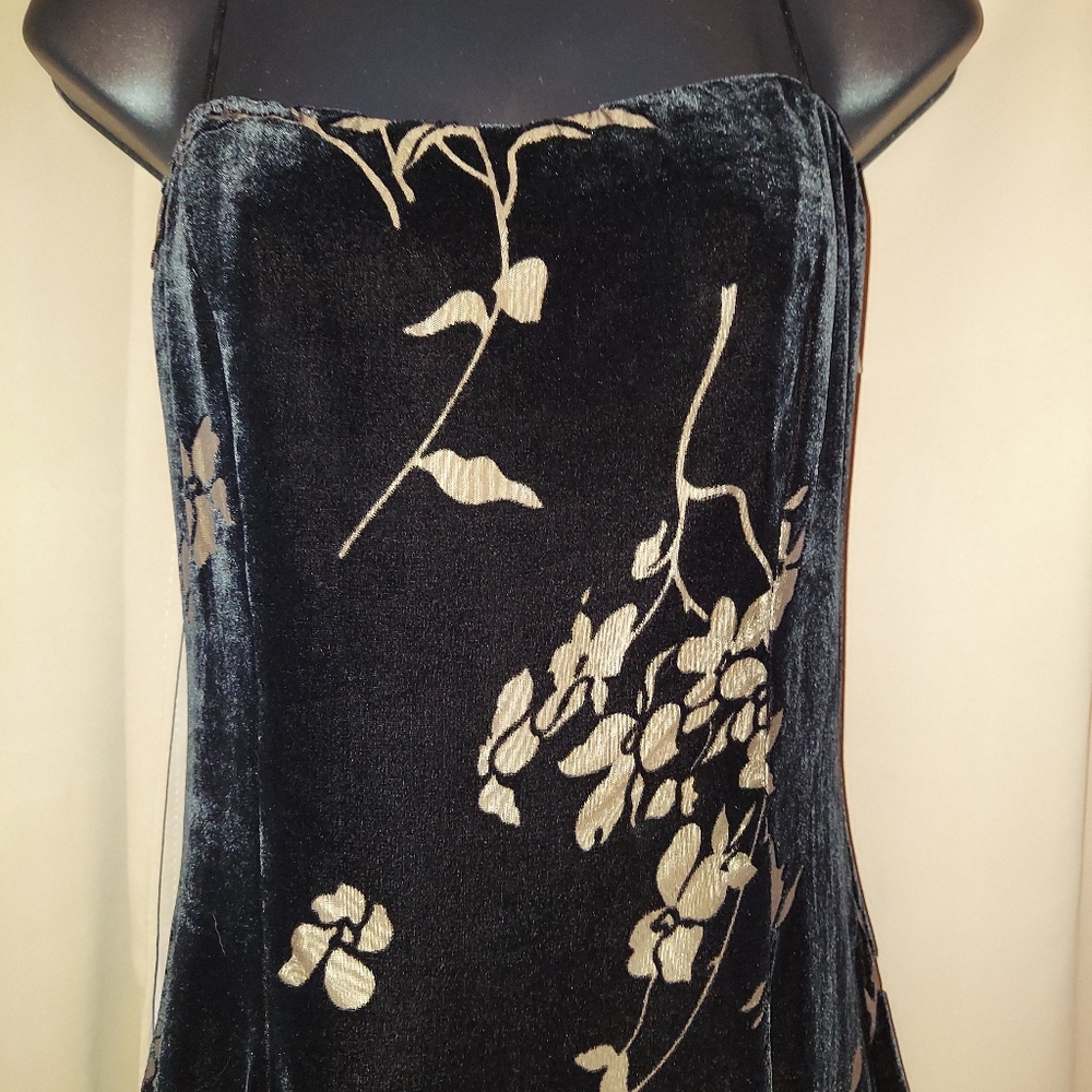 Dave & Johnny, black velvet gown w/nude underlay